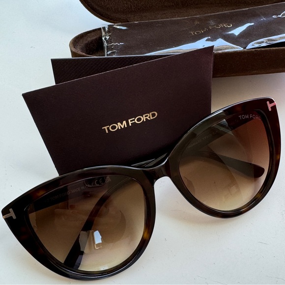 Tom Ford Eyewear Isabella 02 Cat-Eye Sunglasses - tortoise brown - Picture 7 of 16
